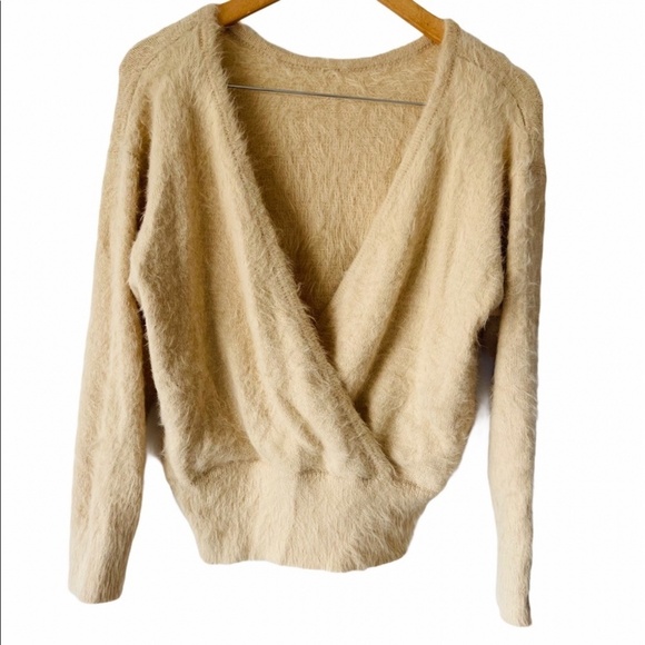 American Eagle Cropped Fit Top Size Medium - Picture 1 of 6